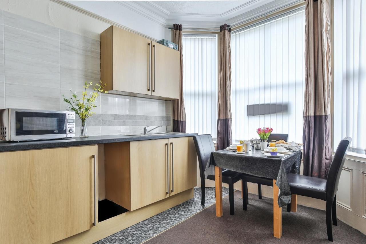 Chomley Holiday Flats Скарбъро Екстериор снимка